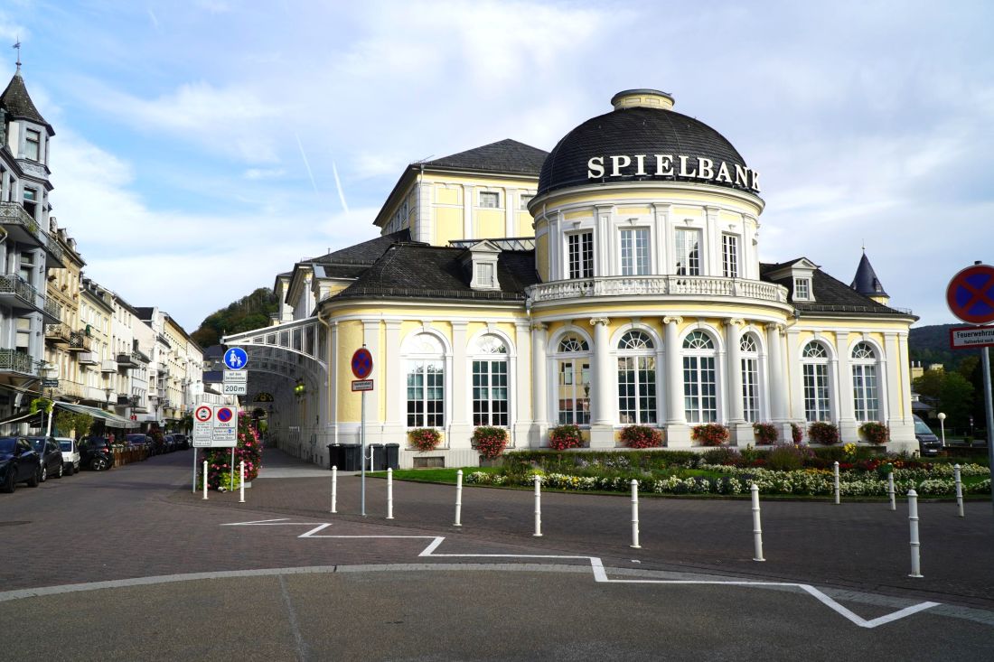 Davon geht die Welt nicht unter im Kurtheater Bad Ems