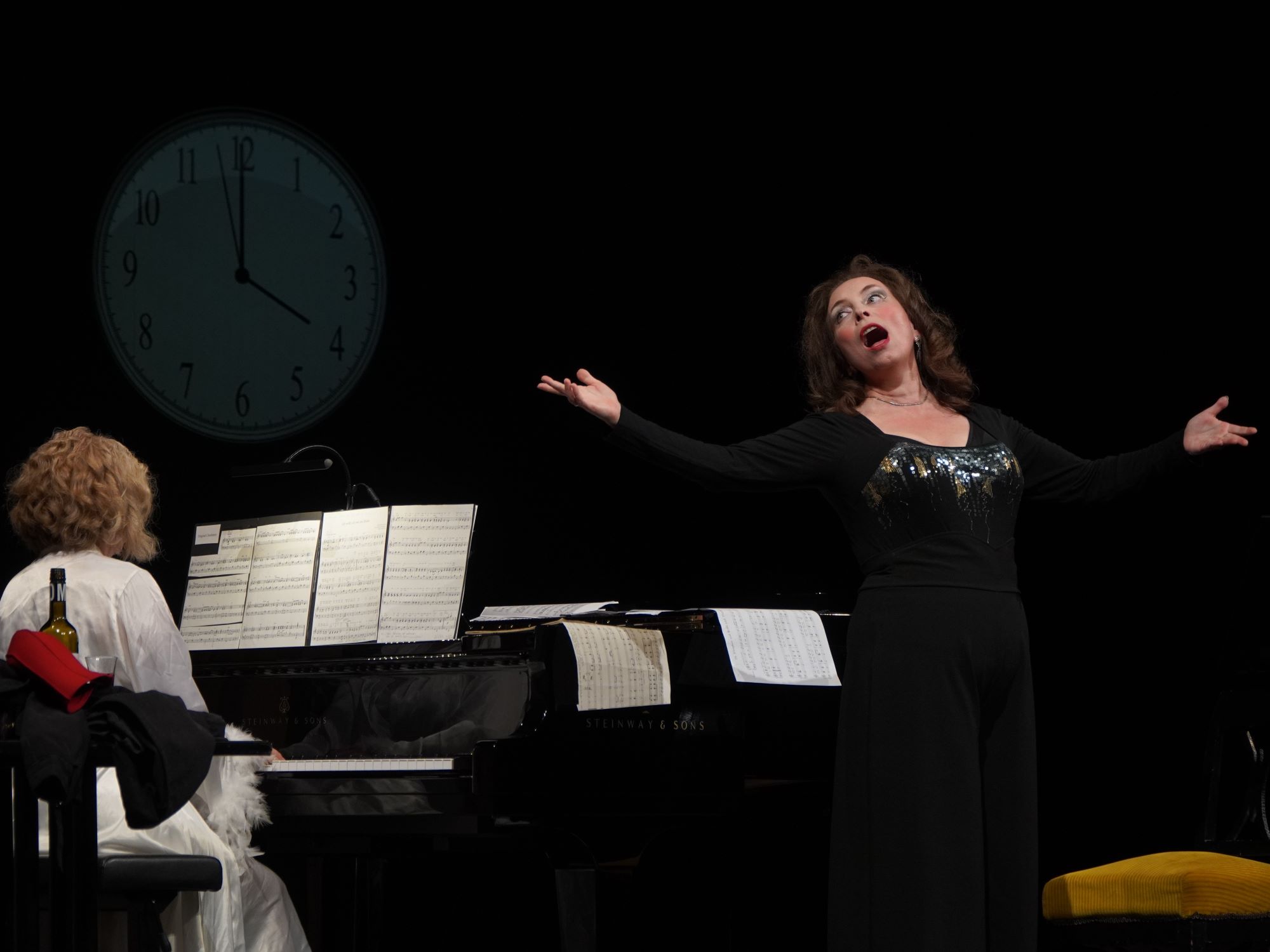 Davon geht die Welt nicht unter - Im Theater putbus1