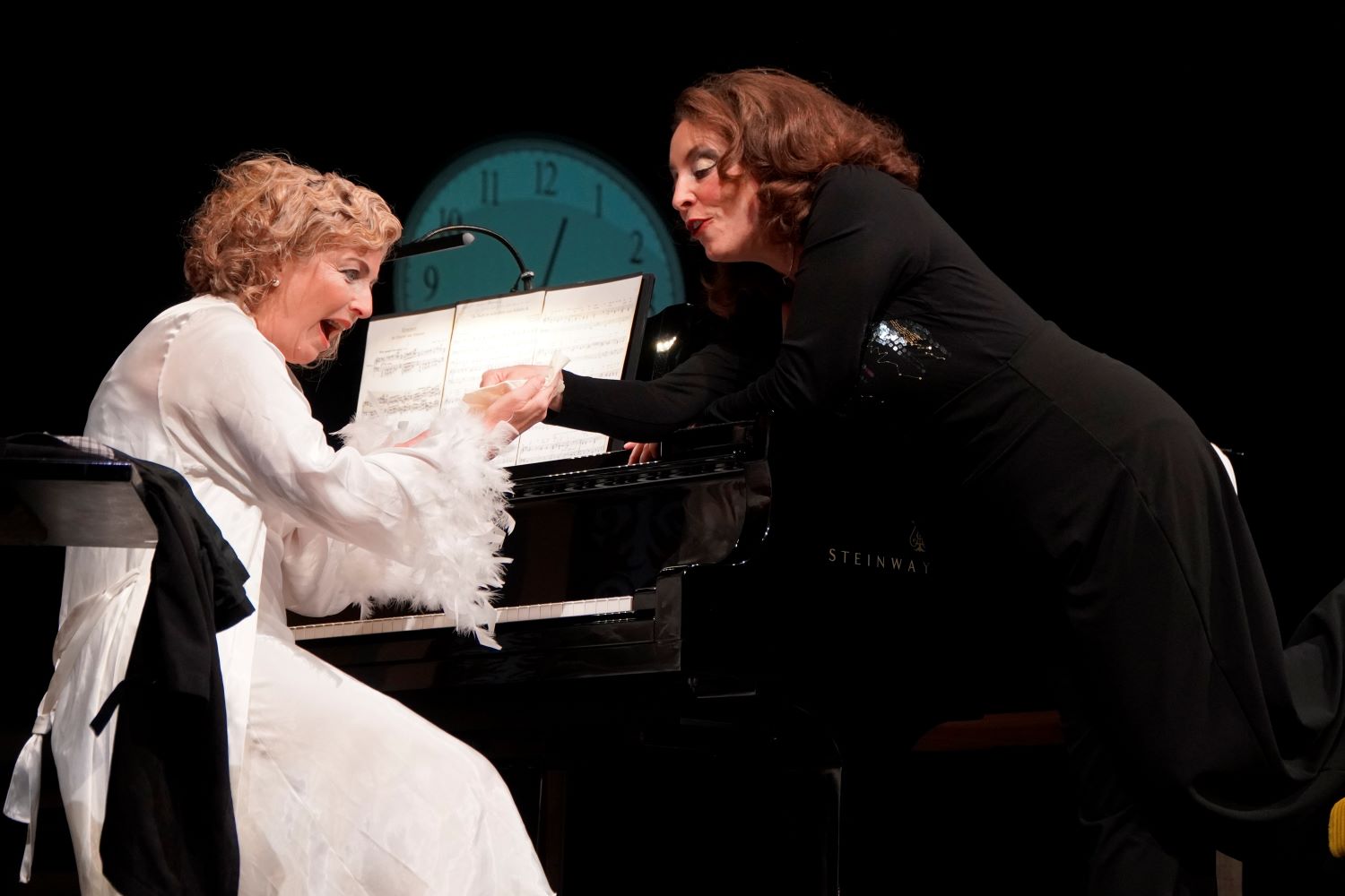 Davon geht die Welt nicht unter - Im Theater putbus1